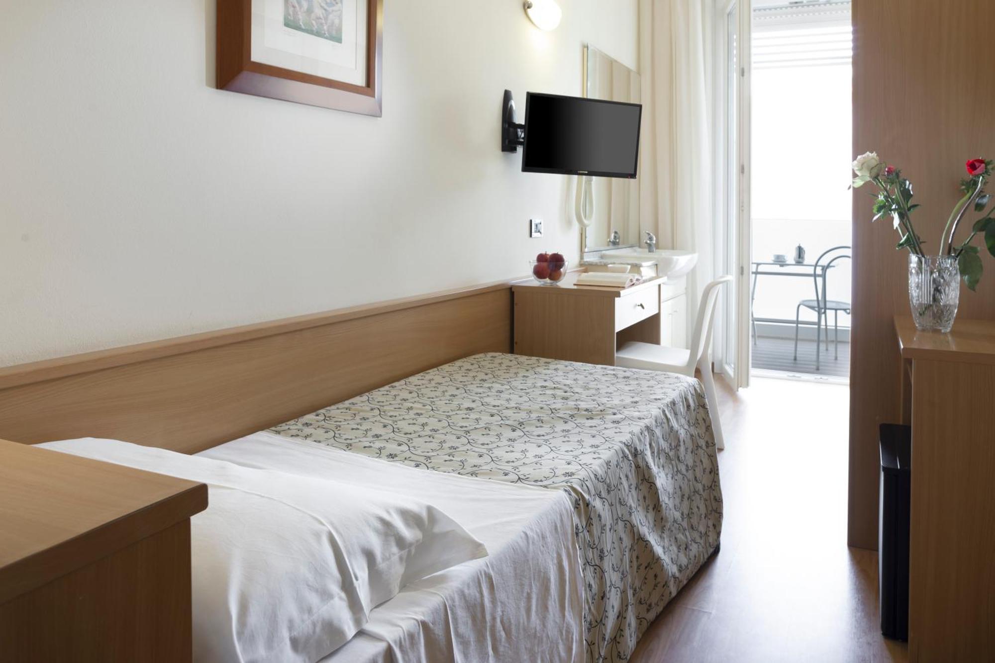 Hotel Baltic Rimini Esterno foto